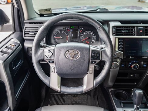 Used 2022 Toyota 4Runner SR5 Premium image 23