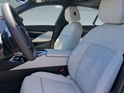 Used 2026 BMW 530i w/ Premium Package image 22