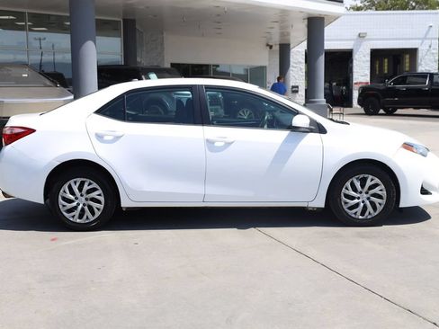Used 2017 Toyota Corolla LE FWD image 7