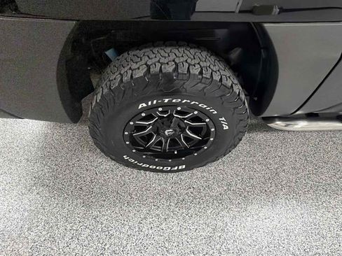 Used 2005 Chevrolet Avalanche Z71 w/ Sun And Sound Package image 39