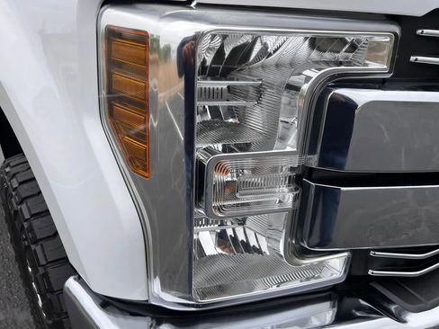 Used 2019 Ford F250 Lariat w/ Lariat Value Package image 7