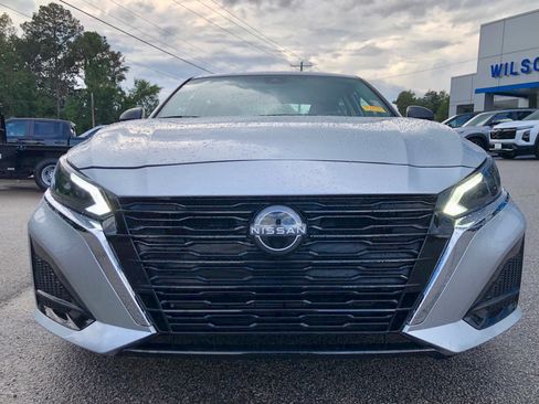 Used 2024 Nissan Altima 2.5 SV image 2