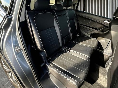 Used 2024 Volkswagen Tiguan SE image 27