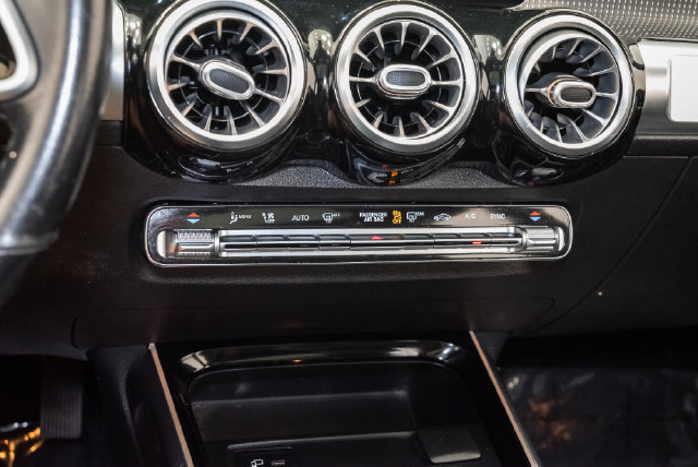 Used 2021 Mercedes-Benz GLB 250 4MATIC image 17