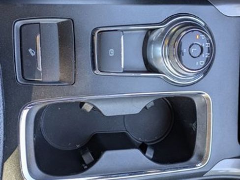 Used 2017 Ford Fusion SE w/ Fusion SE Winter Package image 13