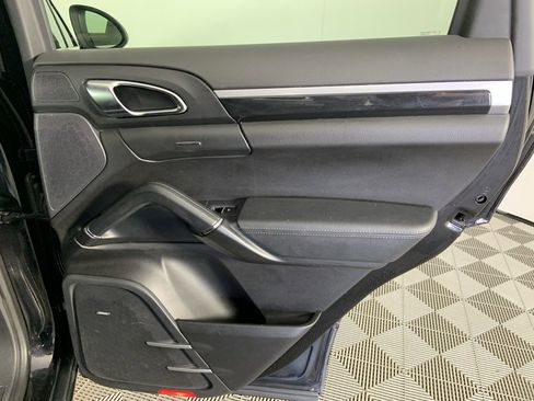 Used 2014 Porsche Cayenne w/ Basic Package image 26