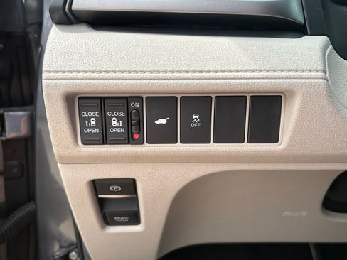 Used 2025 Honda Odyssey EX-L image 13