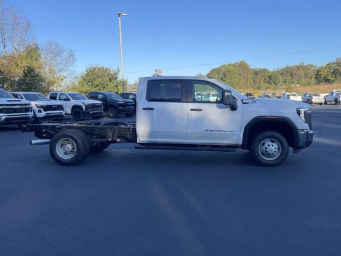 New 2026 GMC Sierra 3500 SLE image 11