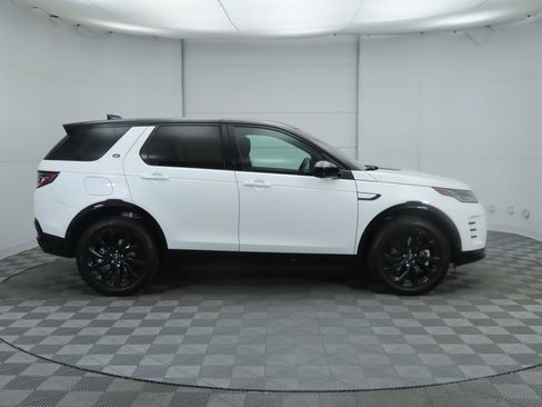 Used 2024 Land Rover Discovery Sport Dynamic SE image 4