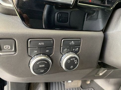 Used 2024 GMC Sierra 1500 SLE image 24