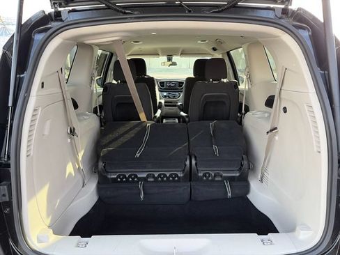 Used 2022 Chrysler Voyager LX FWD image 43
