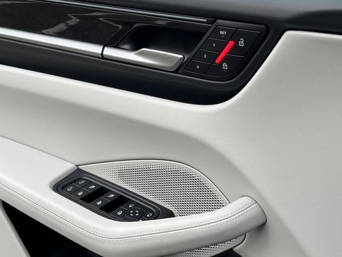 New 2026 Porsche Macan 4 Electric image 25