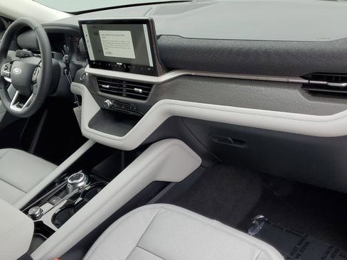 New 2026 Ford Explorer Platinum w/ LUX Leather Package image 17