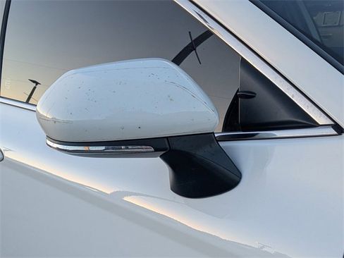 Used 2022 Toyota Camry SE image 9