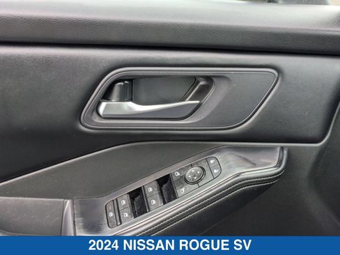 Used 2024 Nissan Rogue SV AWD/4WD image 13