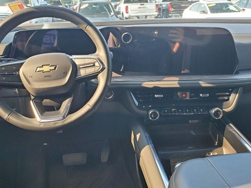 Used 2025 Chevrolet Suburban LS AWD/4WD image 7