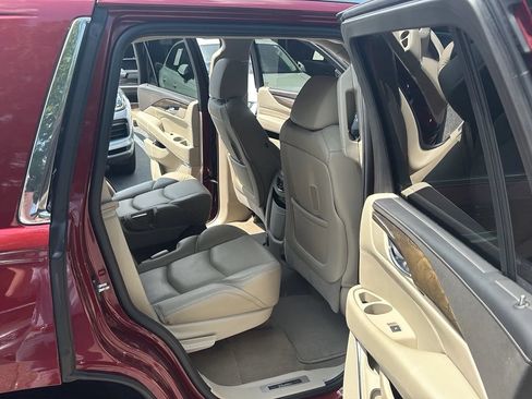 Used 2018 Cadillac Escalade Premium Luxury AWD/4WD image 20