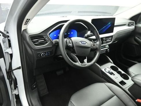Certified 2025 Ford Escape Platinum AWD/4WD image 9