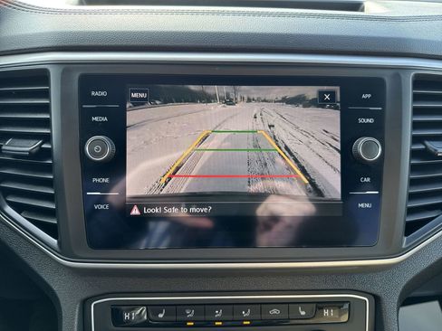 Used 2020 Volkswagen Atlas Cross Sport SE w/ Panoramic Sunroof Package image 18