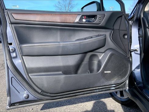 Used 2017 Subaru Outback 3.6R Limited image 20