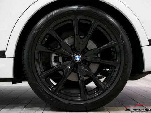 Used 2024 BMW X7 xDrive40i w/ M Sport Package image 89