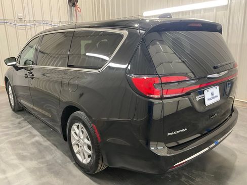 Used 2025 Chrysler Pacifica Select FWD image 21