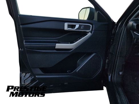 Used 2022 Ford Explorer XLT image 25