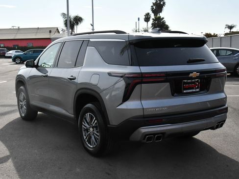 Used 2024 Chevrolet Traverse LT image 6