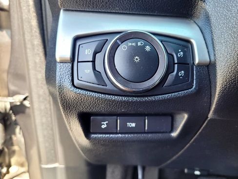 Used 2017 Ford Explorer XLT w/ Equipment Group 202A AWD/4WD image 16