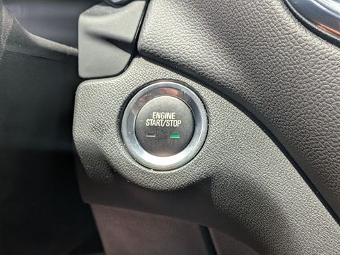 Used 2024 Chevrolet Equinox LT FWD image 30