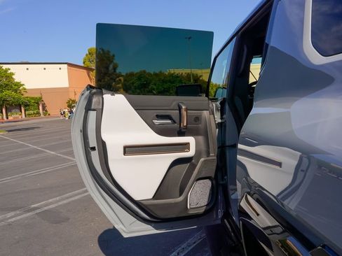 Used 2025 GMC Hummer EV 2X w/ LPO, Cargo Utility Package AWD/4WD image 18