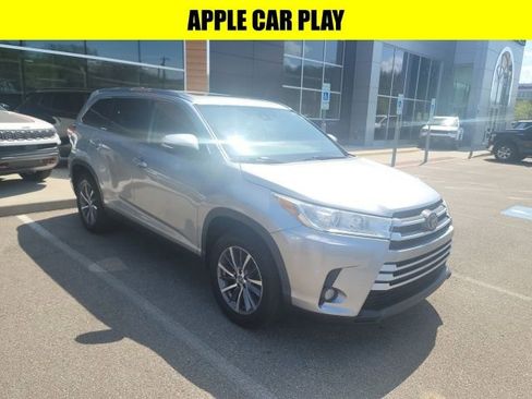 Used 2019 Toyota Highlander XLE image 2
