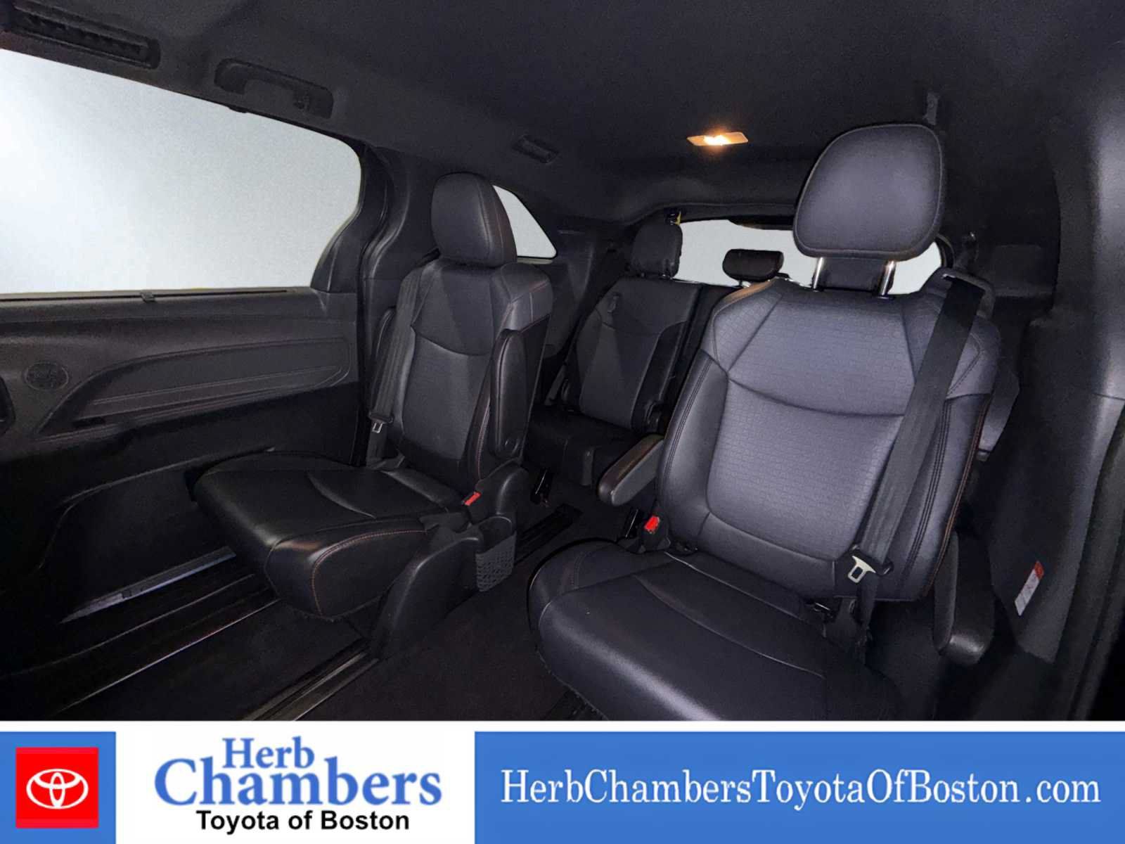Used 2021 Toyota Sienna XSE w/ XSE Plus Package AWD/4WD image 19