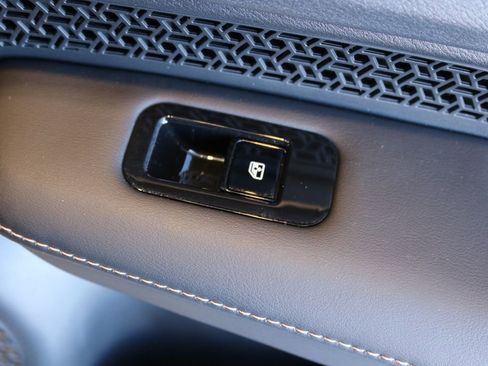 Used 2023 Nissan Ariya AWD image 31