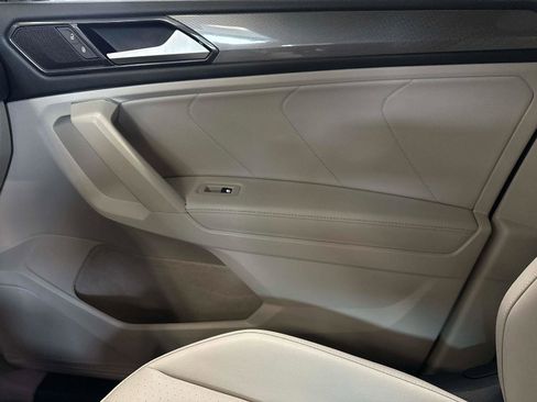 Certified 2022 Volkswagen Tiguan SE image 22