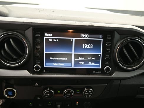 Used 2020 Toyota Tacoma TRD Sport w/ Technology Package RWD image 17