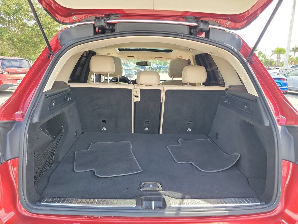Used 2021 Mercedes-Benz GLC 300 w/ Premium Package image 28