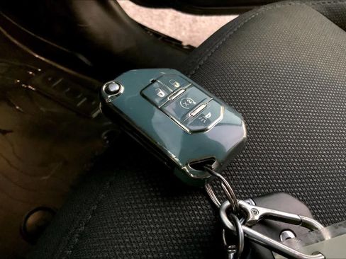 Used 2022 Jeep Wrangler Unlimited Sahara image 16