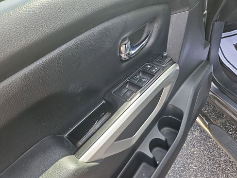 Used 2019 Nissan Titan SV w/ SV Convenience Package AWD/4WD image 12