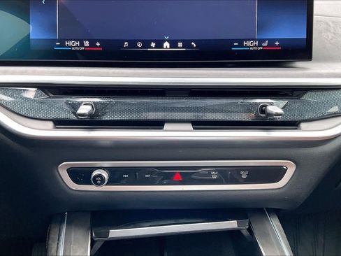 Used 2025 BMW X7 xDrive40i w/ Premium Package image 34