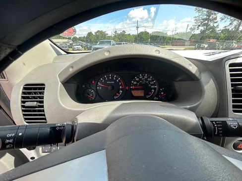 Used 2016 Nissan Frontier SV RWD image 9