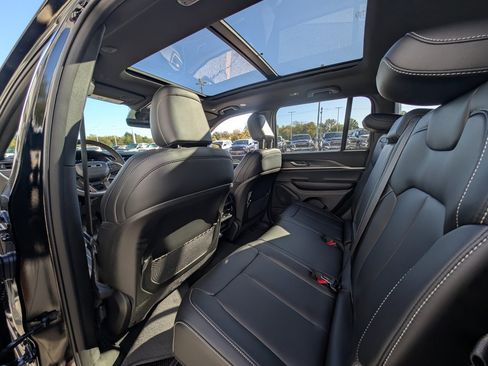 New 2025 Jeep Grand Cherokee Limited image 15