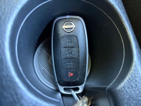 Used 2025 Nissan Versa SV FWD image 21