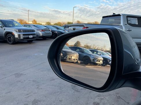 Used 2025 Buick Envista Preferred image 18