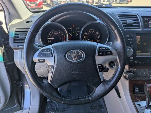 Used 2012 Toyota Highlander Limited w/ Tow Pkg image 13