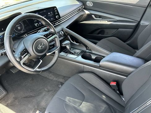 Used 2022 Hyundai Elantra SEL w/ Convenience Package FWD image 17