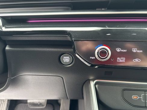 Used 2025 Kia Carnival SX Prestige FWD image 39