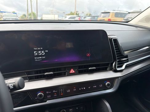 Used 2025 Kia Sportage EX FWD image 32