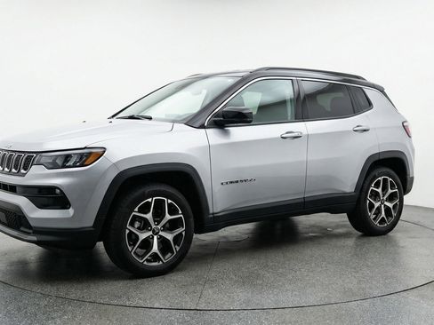 Used 2025 Jeep Compass Limited AWD/4WD image 3