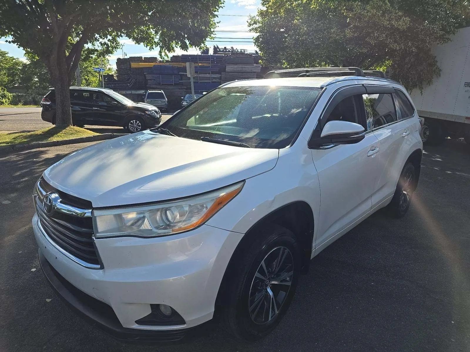 Used 2016 Toyota Highlander XLE AWD/4WD image 1